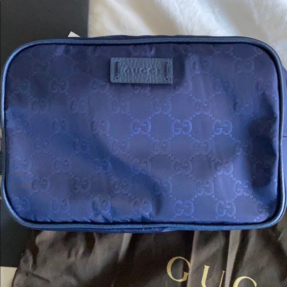 Gucci Large Toiletry Bag - Picture 2 of 10